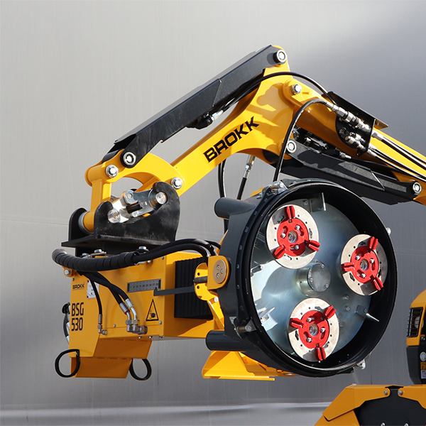 Tfloor odstranjevanje azbestnih ometov - Brokk surface Tfloor odstranjevanje azbestnih ometov - Brokk surface